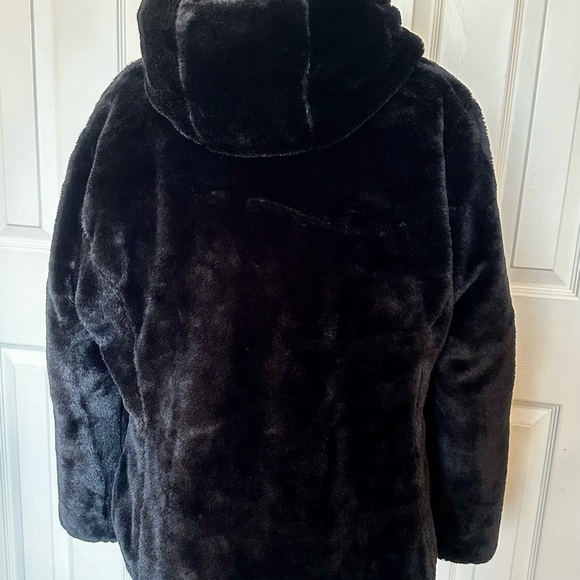 Andrew Marc Ladies' Ultra Soft Attached Hood Reversible Jacket in XL - Picture 6 of 9